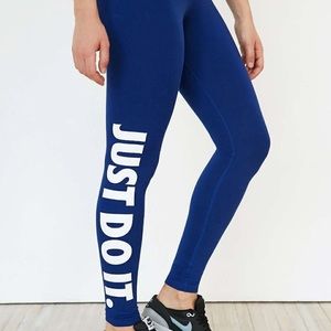 Nike Leggings Size Large in Royal Blue
